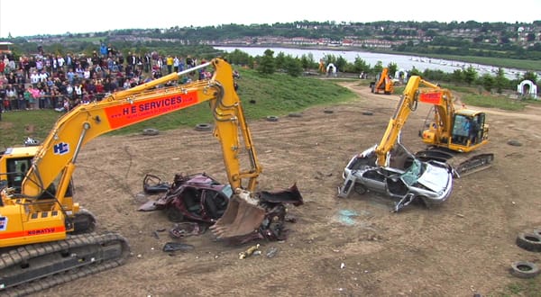 achatarrando coches en diggerland