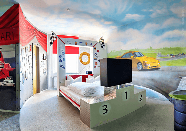habitación ambientada en carreras de coches