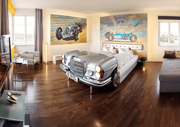 suite ambientada con coche cama