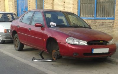 ¿Qué hacer con los vehículos abandonados en la vía pública o talleres?
