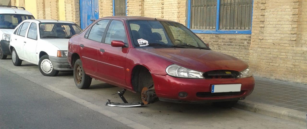 Coche abandonado