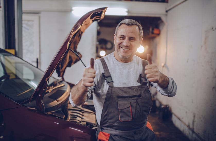 Revisión de coches en el taller
