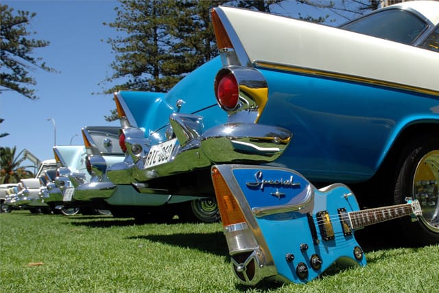 holden special guitarra y coche
