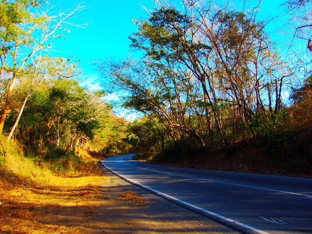 Carretera por Cristóbal Alvarado Minic, en Flickr