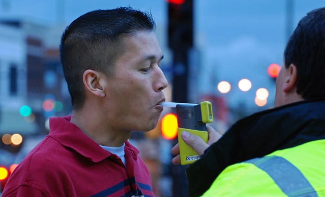 Drinkers Learn Their Limit por KOMUnews, en Flickr