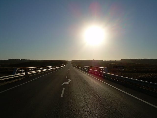 deslumbramientos en carretera por el sol 