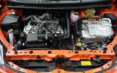 12 vicios que debes evitar al conducir para no estropear tu coche