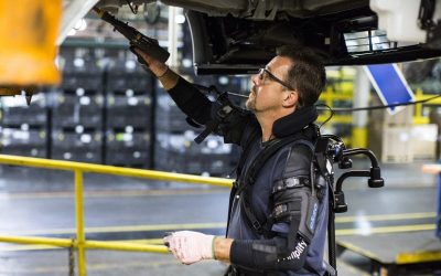 Los trabajadores de Ford Almussafes ya utilizan exoesqueletos que facilitan su labor como operarios
