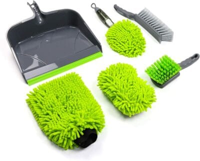 Kit accesorios de Amazon Basics para limpiar el coche