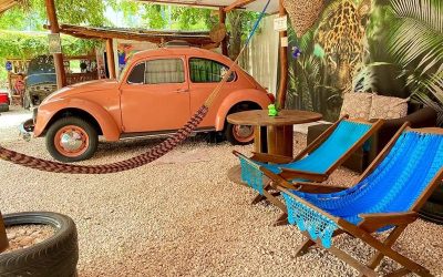 Este camping de habitaciones creadas con vehículos de desguace está en Valladolid, aunque al otro lado del charco