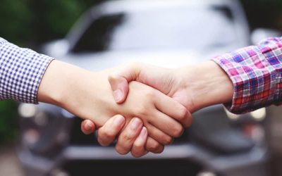 ¿Cómo transferir un coche entre particulares sin venderlo? Te explicamos cómo hacer la donación paso a paso