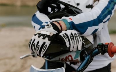 La importancia de los guantes de moto: Protege tus manos en carretera
